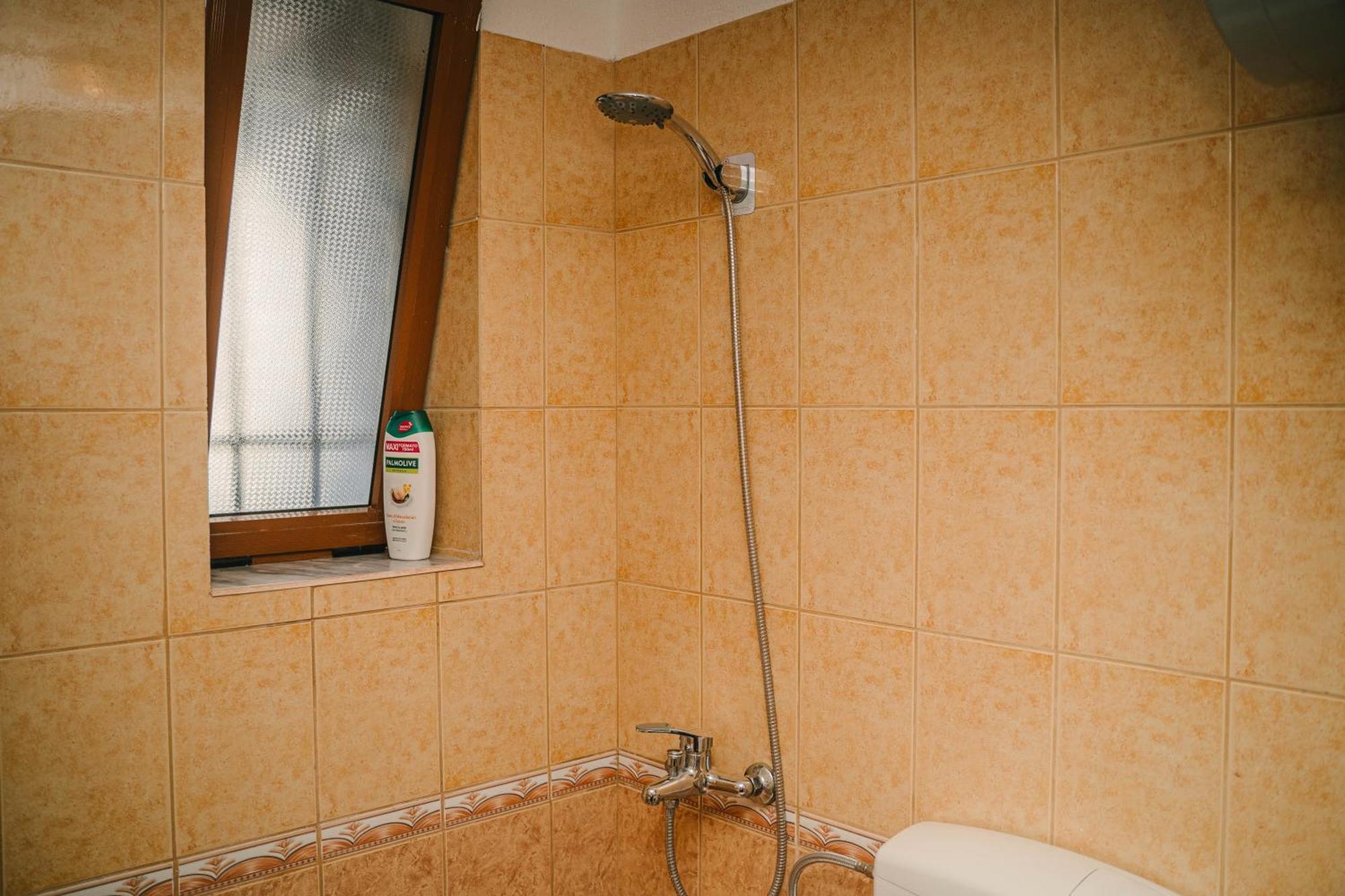 Peaceful Villa In New Bazaar Тирана Екстериор снимка