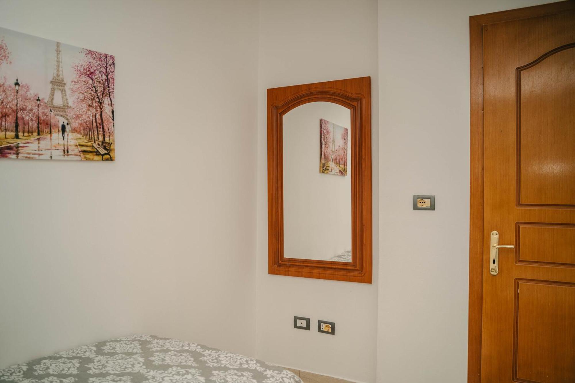 Peaceful Villa In New Bazaar Тирана Екстериор снимка